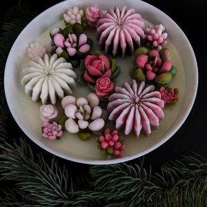 Sojas vaska katusu kompozīcija,balta traukā