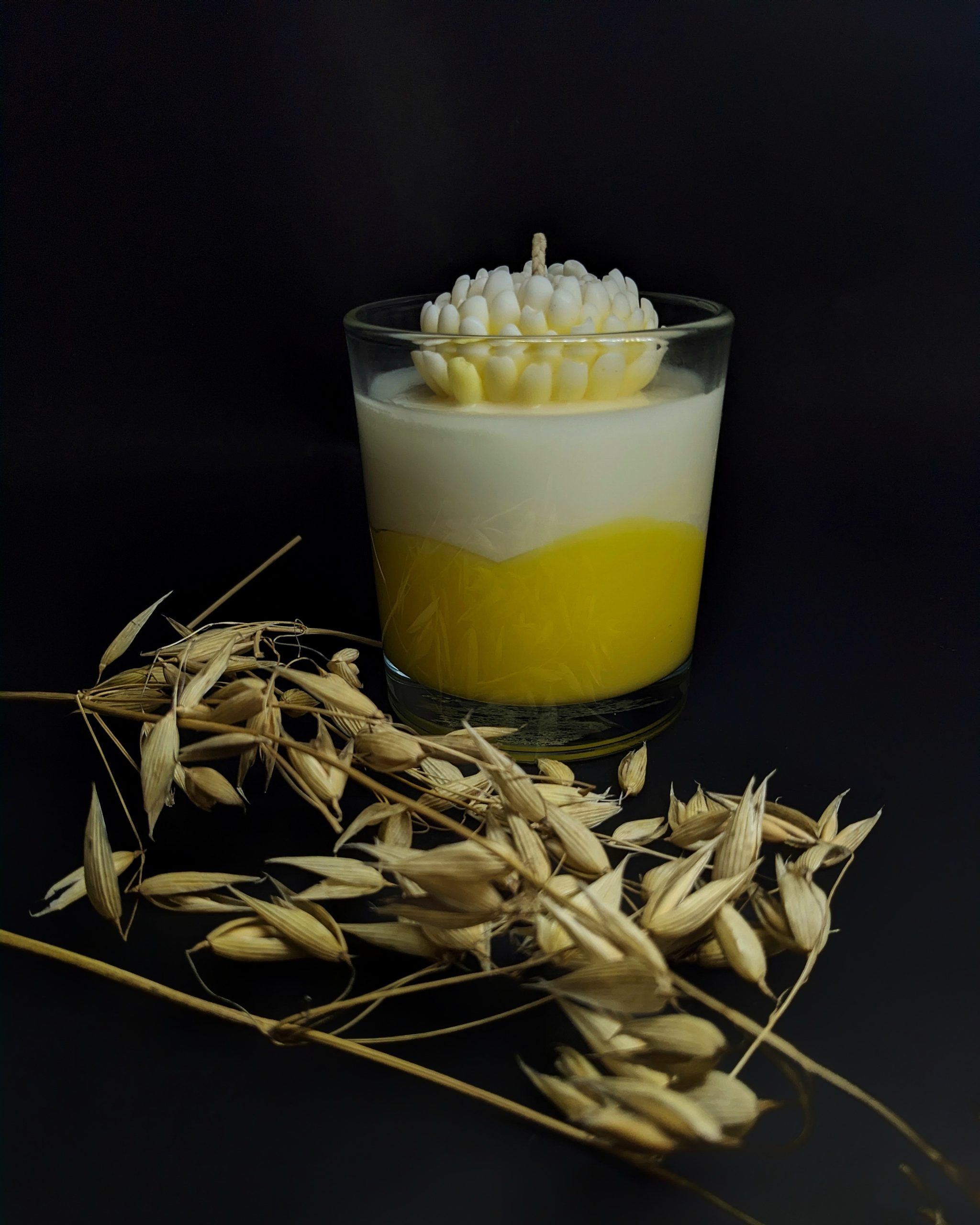 Krāsaina sojas vaska svece ar krizantēmu 200ml trauciņā - Image 4