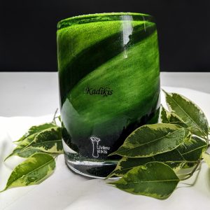 Līvānu stikla traukā lieta svece- Zaļa ar maziem spīdumiņiem